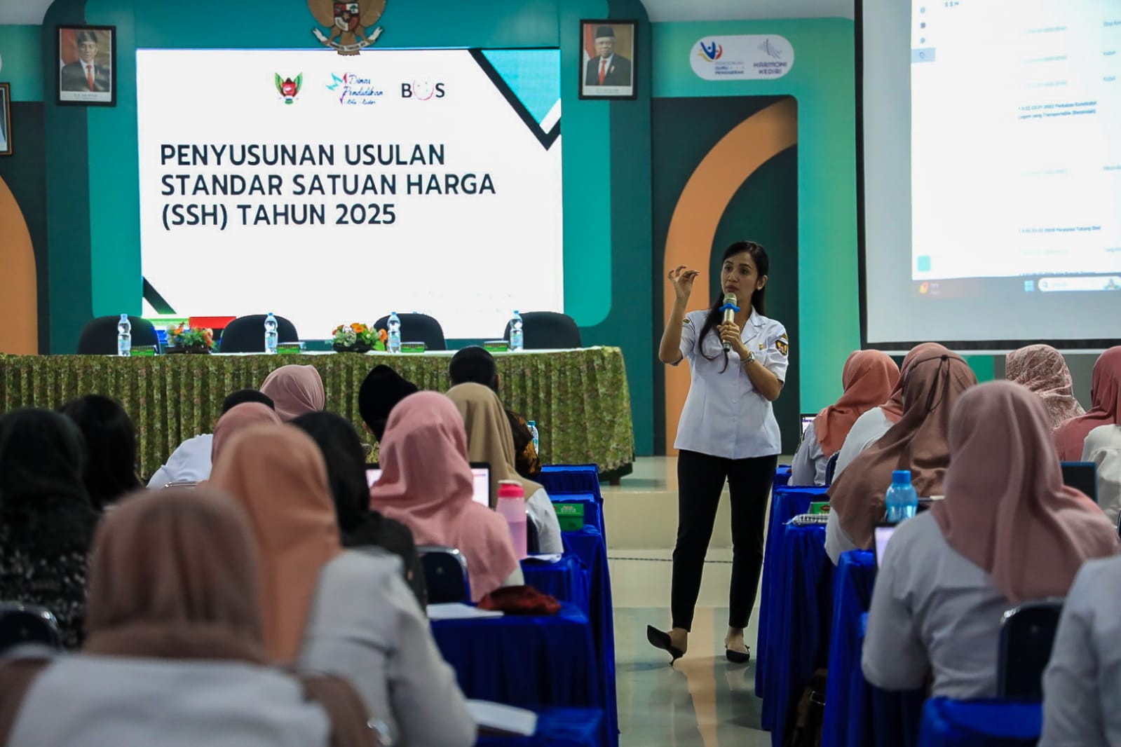 Pemkot Kediri Gelar Bimtek Penyusunan SSH, Undang Operator BOS dari SD dan SMP Negeri dan Swasta se-Kota Kediri.