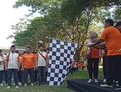 Tingkatkan Pengawasan Pilkada, Bawaslu Kota Kediri Gelar Jalan Sehat di Taman Wisata Tirtoyoso