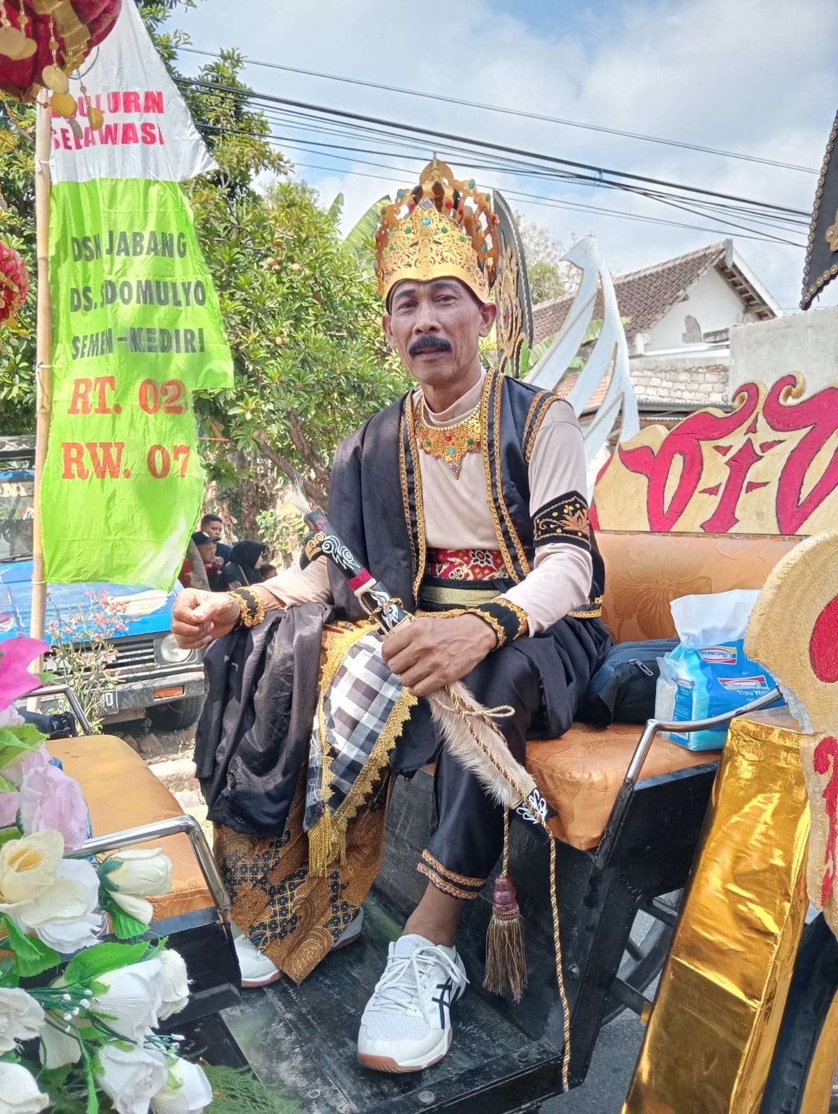 Warga Tumplek Blek di Karnaval Budaya Bertema Kebangsaan di Desa Sidomulyo