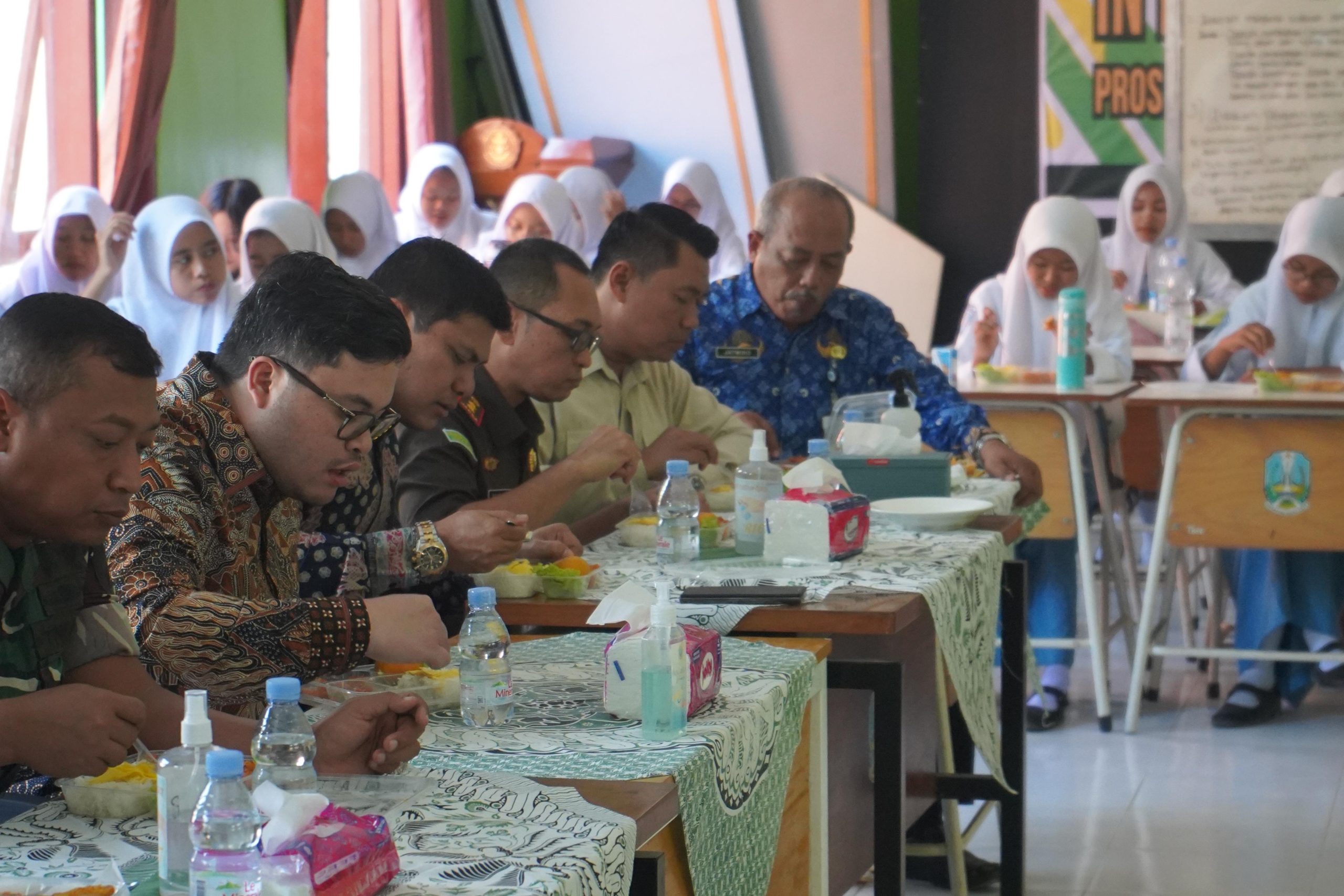 Uji Coba Makan Bergizi Gratis, Pelajar di Kediri Minta Sambel Pada Mas Dhito