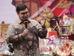 Mas Dhito Buka Lelang Hasil Bumi di Perayaan Undhuh -Undhuh GKJW Segaran