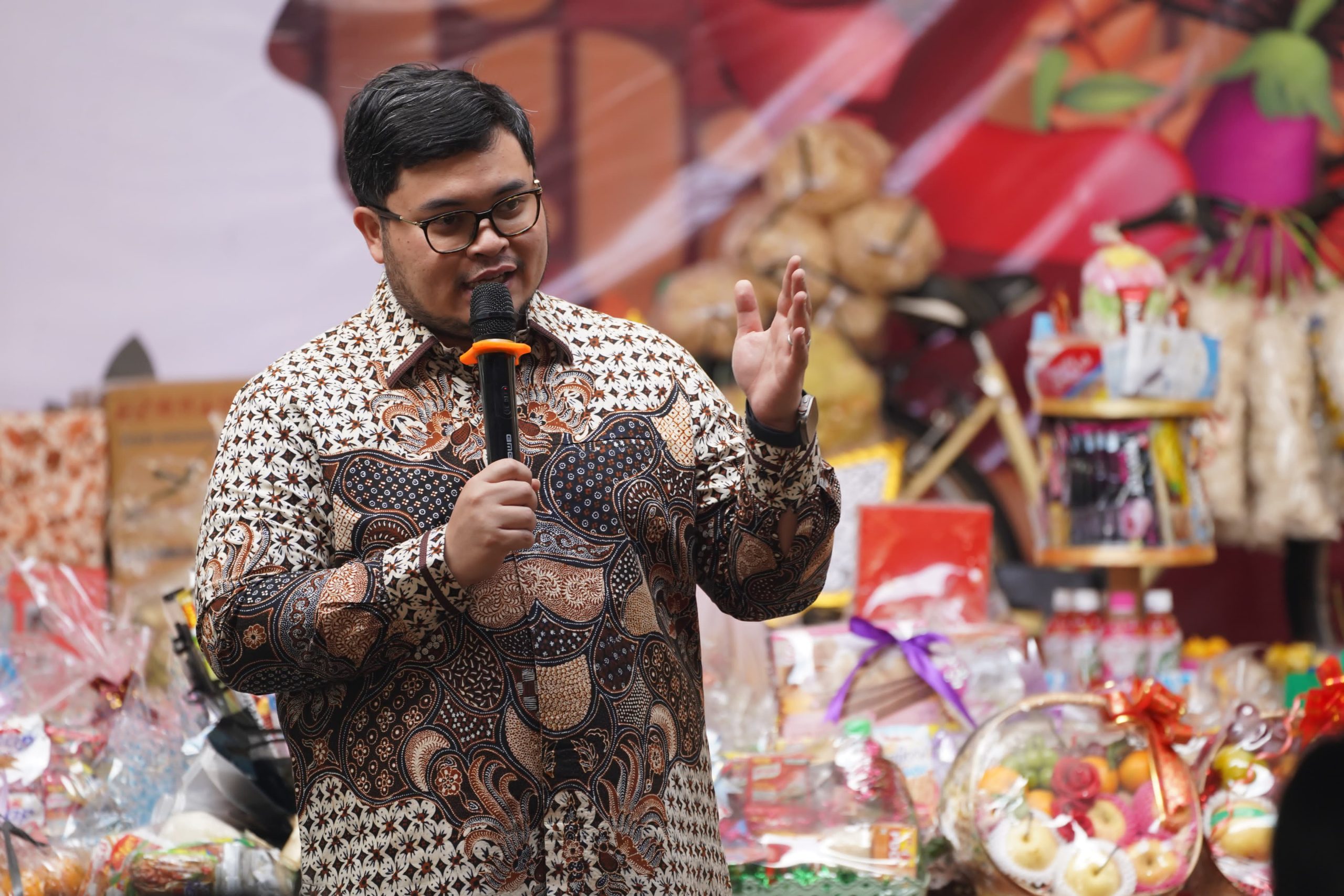 Mas Dhito Buka Lelang Hasil Bumi di Perayaan Undhuh -Undhuh GKJW Segaran