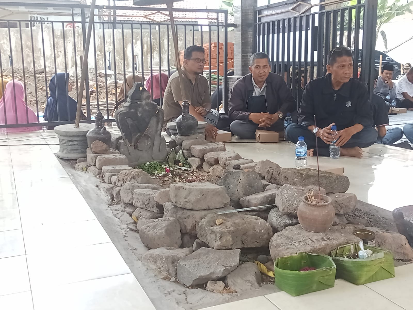 Ngopi Budaya, Mengungkap Sejarah Kelurahan Burengan di Pemakaman Mbah Bureng