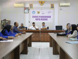 Terjunkan 18 Mahasiswa Kampus Mengajar Angkatan 8, Pemkot Kediri Harapkan Metode Pembelajaran yang Inovatif