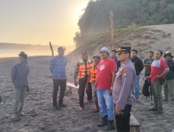 Seorang Remaja Warga Kediri Terseret Ombak di Pantai Dlodo, Pencarian Masih Berlanjut