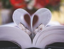 TOP 10 Lagu Barat Romantis yang Cocok Didengarkan Bersama Pasangan, Bisa untuk Wedding Song Juga!