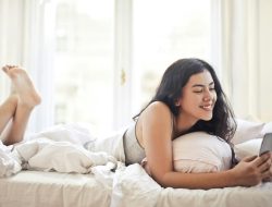 5 Pertanyaan PDKT untuk Gebetan Saat Awal Perkenalan, Ciptakan Topik Menarik Melalui Chatting