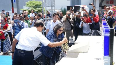 Bersama Dirut KAI Resmikan Monumen Lokomotif C1140, Pj Wali Kota Kediri: Tolong Dijaga Keberlanjutan, Kebersihan, Kerapian dan Keindahannya