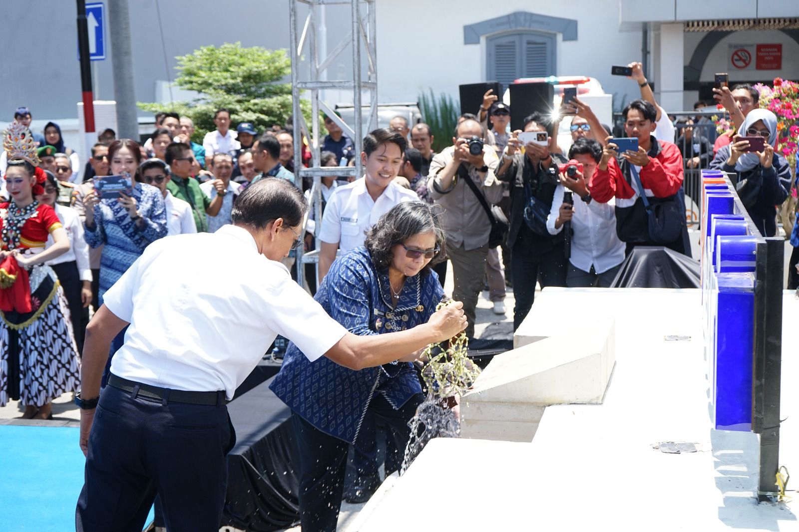 Bersama Dirut KAI Resmikan Monumen Lokomotif C1140, Pj Wali Kota Kediri: Tolong Dijaga Keberlanjutan, Kebersihan, Kerapian dan Keindahannya