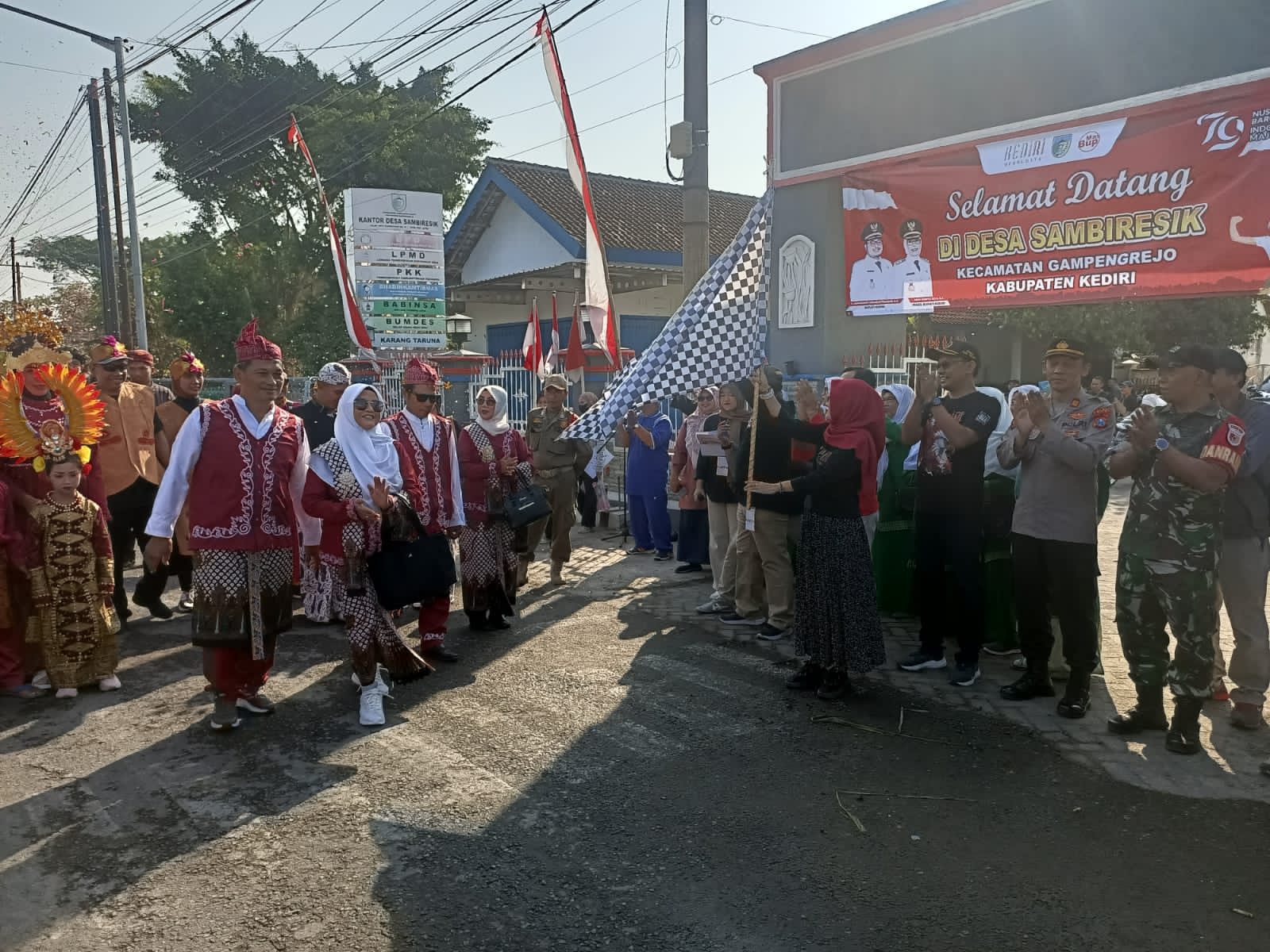 Wakil Bupati Kediri Hadiri Karnaval "Sambiresik Nyawiji Ing Bumi" dalam Peringatan HUT RI ke-79