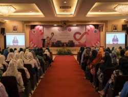 Pj Wali Kota Kediri Harapkan Remaja Putri Miliki Bekal Hadapi Berbagai Tantangan Melalui Program Selimut Hati 