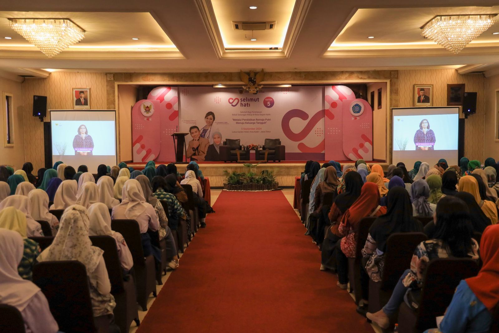 Pj Wali Kota Kediri Harapkan Remaja Putri Miliki Bekal Hadapi Berbagai Tantangan Melalui Program Selimut Hati 