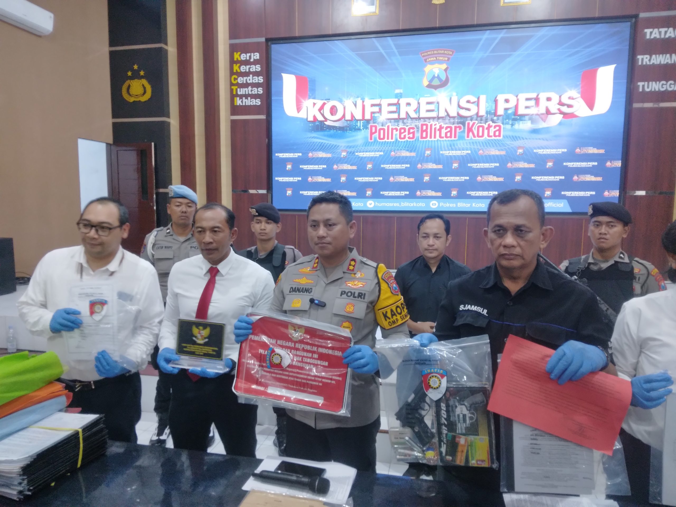 Polres Blitar dan BRI Bongkar Kasus Penipuan Modus Pelunasan Utang Nasabah