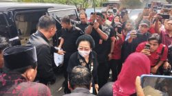 Para Calon Kepala Daerah PDI P Dampingi Megawati Nyekar di Makam Bung Karno (MBK)