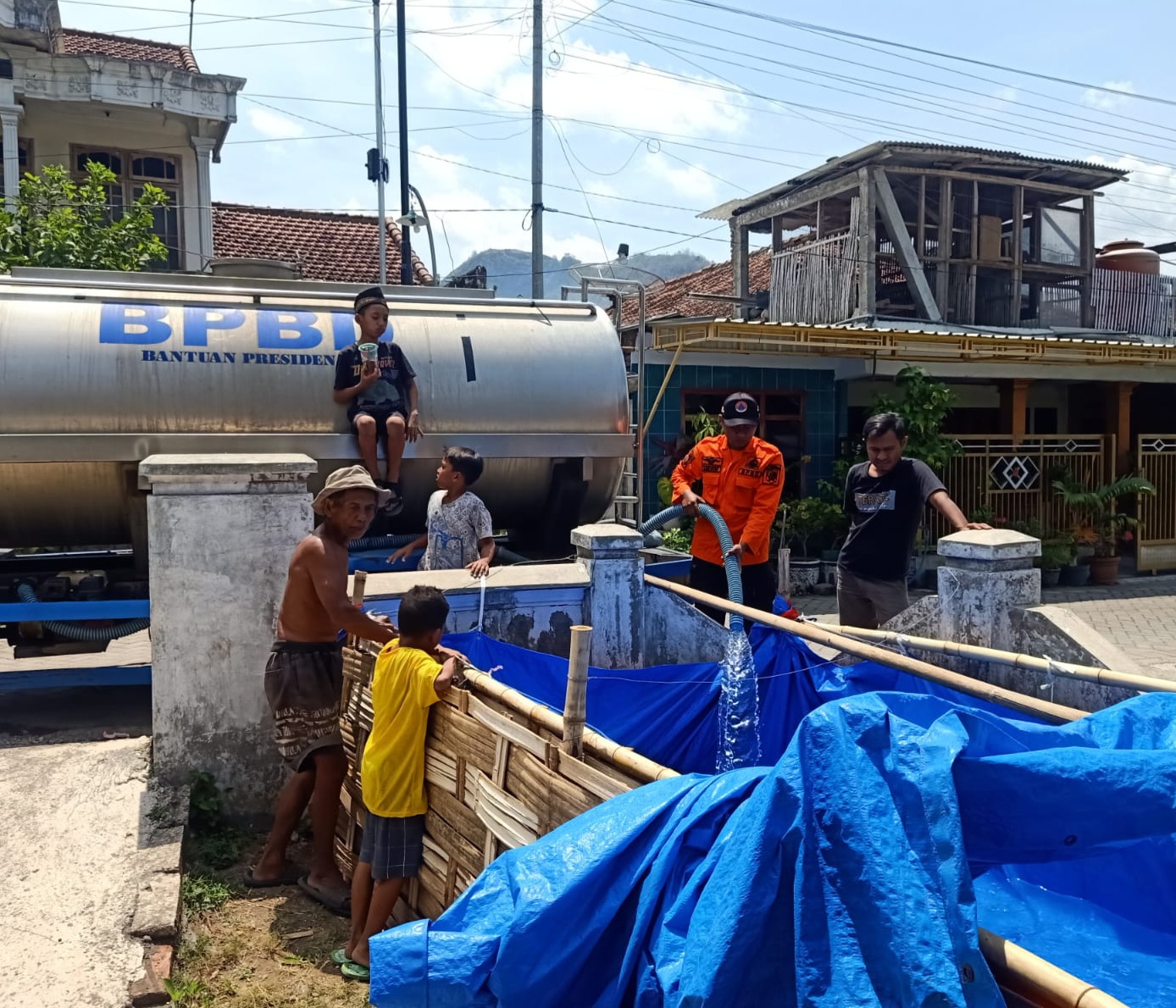 Kekeringan di Trenggalek Makin Parah, 32 Ribu Warga di 64 Desa Krisis Air Bersih