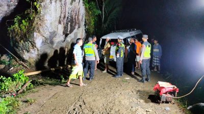 Mobil Rombongan Besan Mantenan di Trenggalek Terperosok ke Sungai, Begini Kronologinya