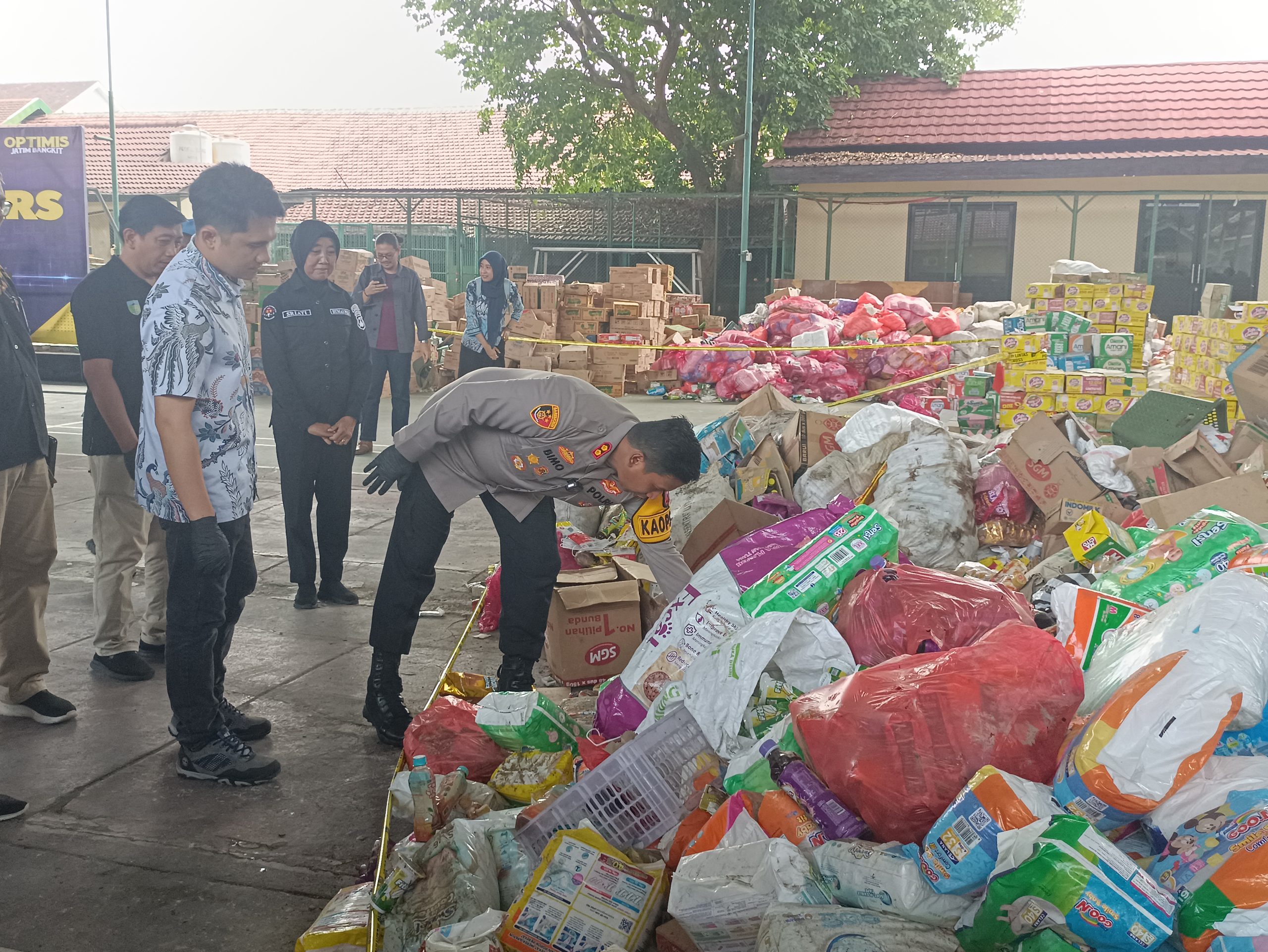 Polres Kediri Ungkap Modus Tersangka Kasus Keracunan, 30 Truk Barang Kadaluarsa Disita