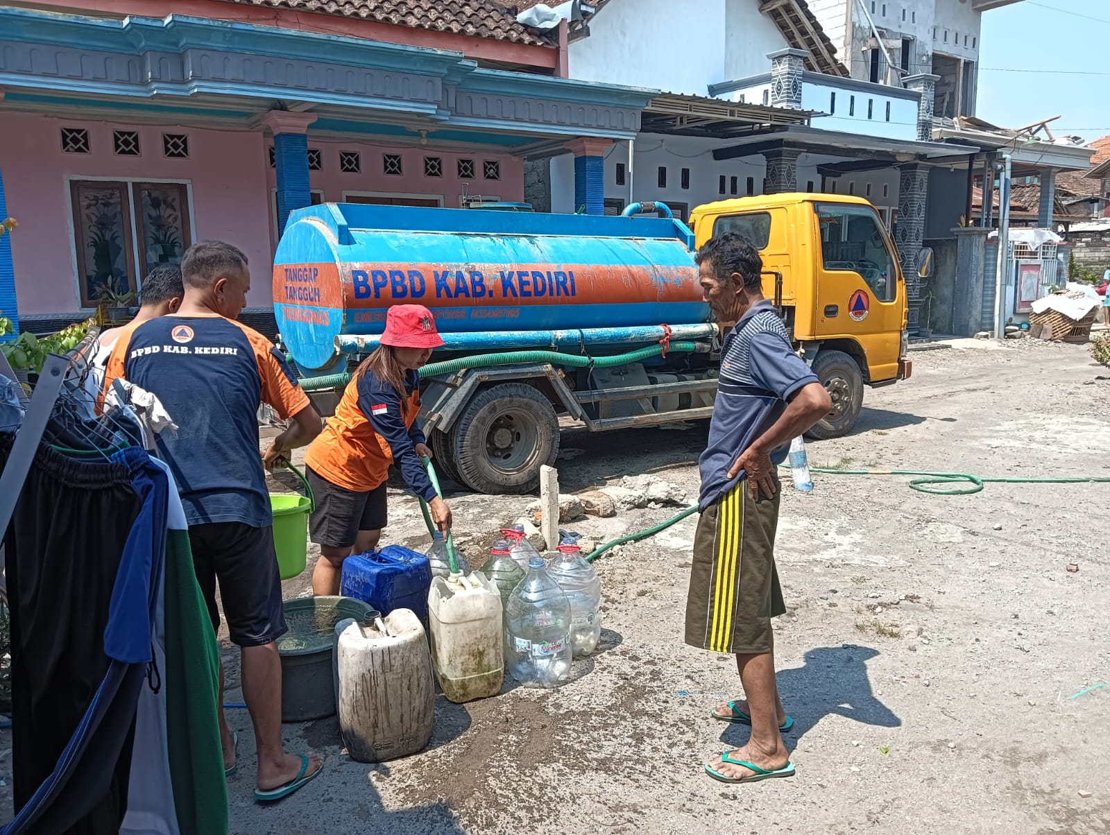 15.000 Liter Air Bersih Dikirim Setiap Hari ke Sepawon, Kediri