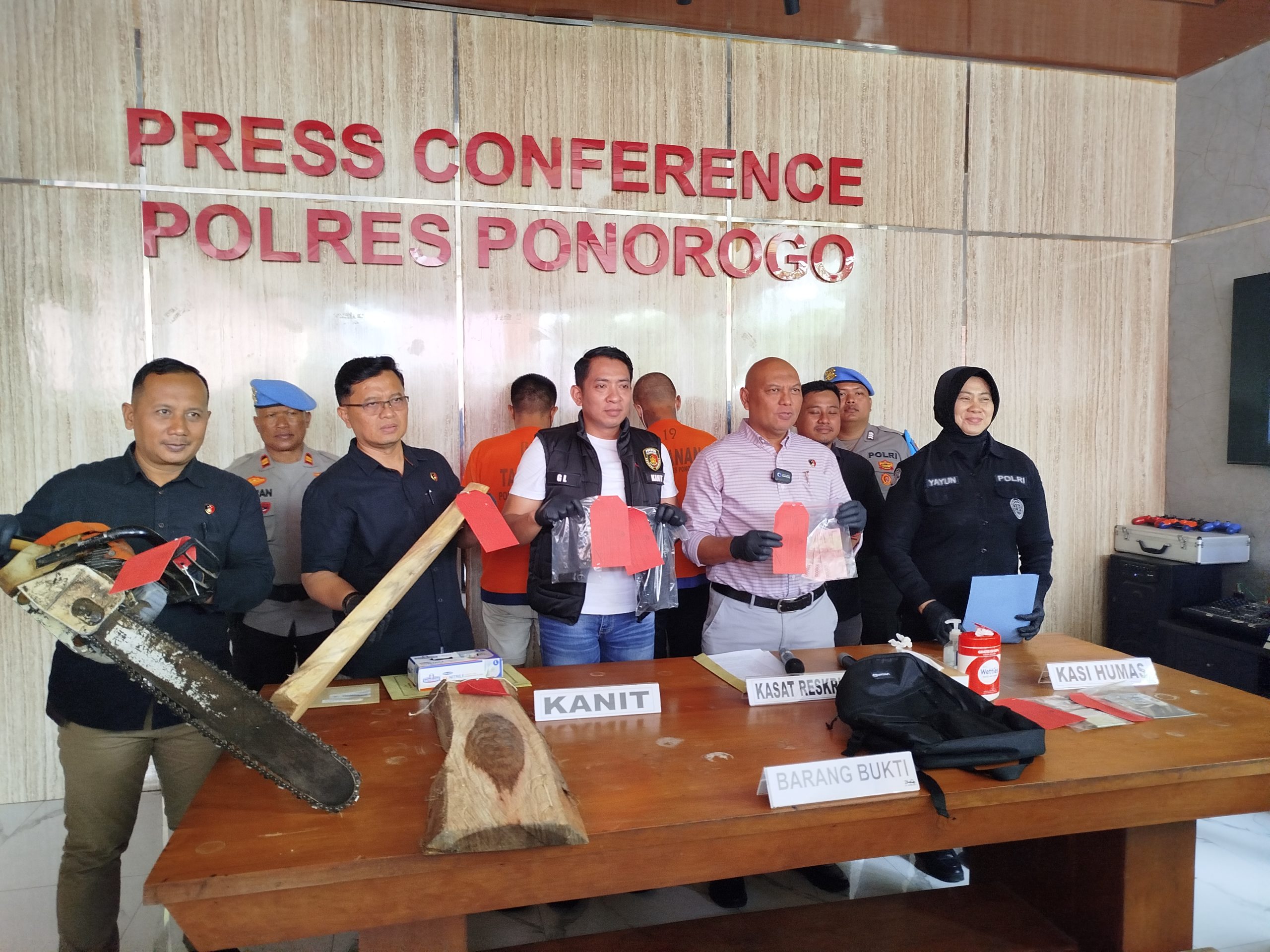 Curi Kayu Milik Perhutani, Pria di Ponorogo Digelandang Polisi