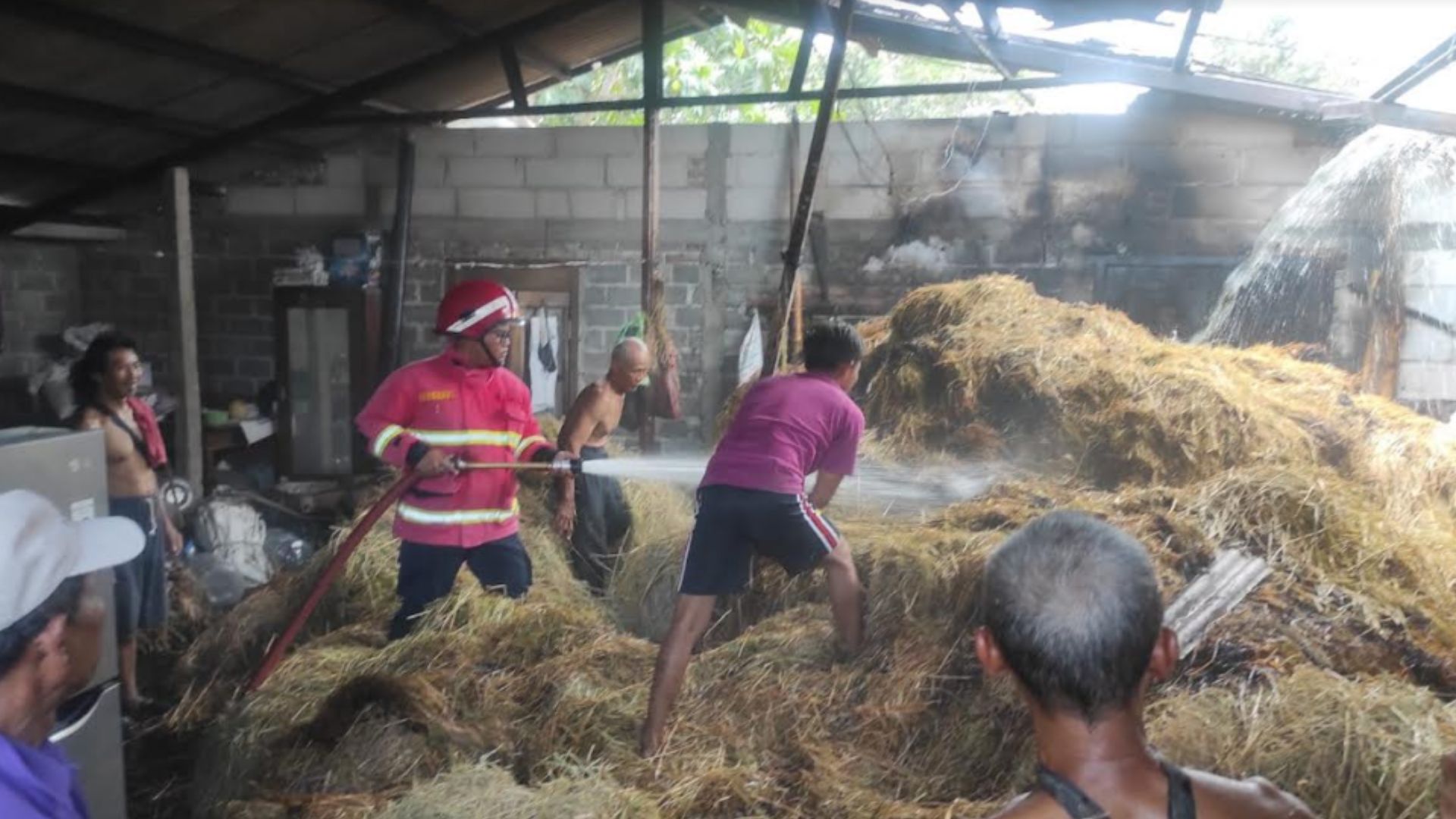 Niat Bakar Sampah! Rumah Suyanti di Tulungagung Malah Terbakar