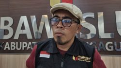 Baliho Paslon Bupati Tulungagung Ditertibkan, Bawaslu Sebut Logo Tidak Sesuai