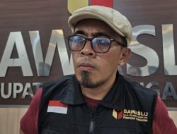 Baliho Paslon Bupati Tulungagung Ditertibkan, Bawaslu Sebut Logo Tidak Sesuai