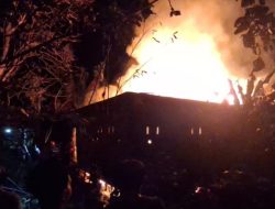 Kebakaran Hanguskan Gudang Kayu Jati di Tulungagung, Kerugian Capai Rp 400 Juta