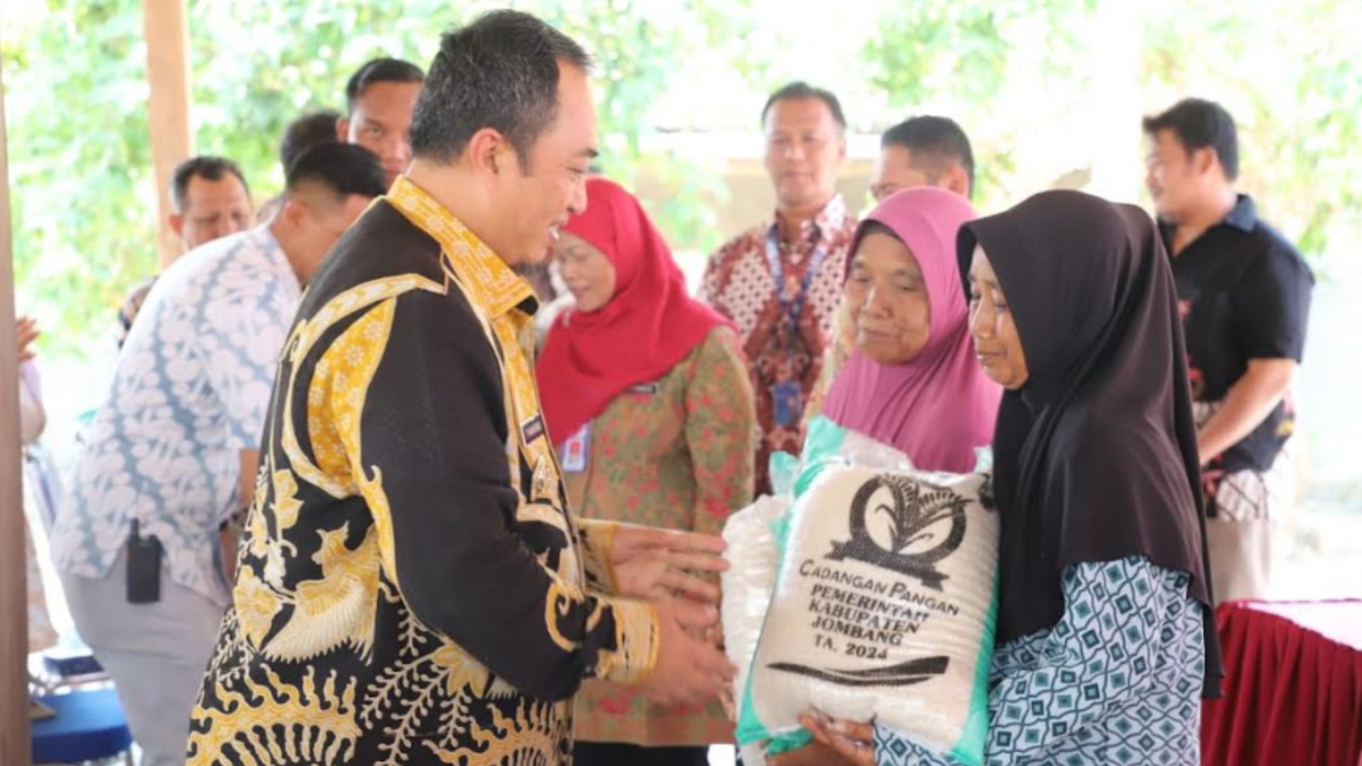 Kemarau Panjang! Pemkab Jombang Salurkan Bantuan Beras Cadangan Pangan ke 897 Keluarga Penerima Manfaat
