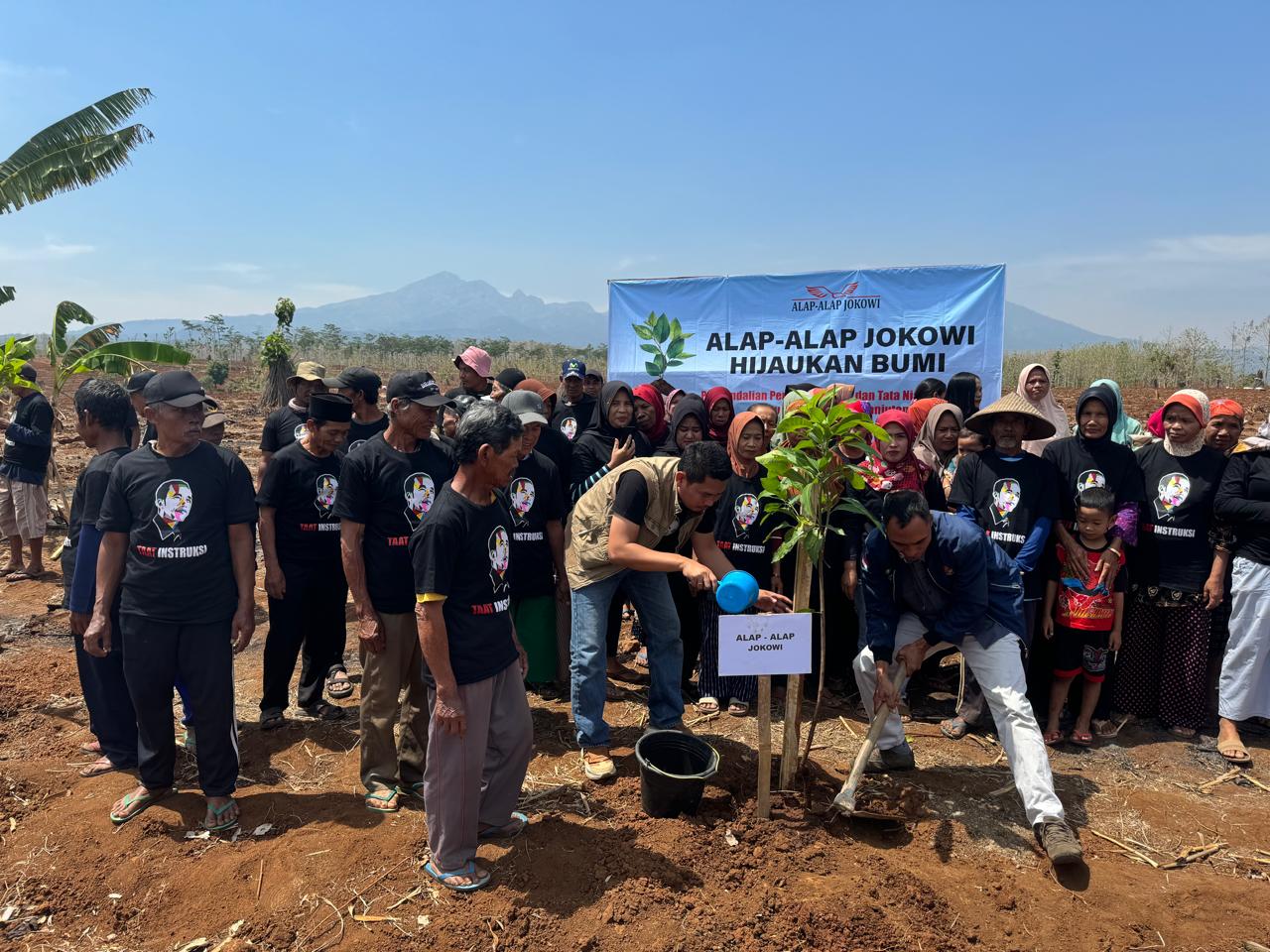 Dukung Pemberdayaan Masyarakat Desa, Alap-Alap Jokowi Tanam Ribuan Pohon di Nganjuk