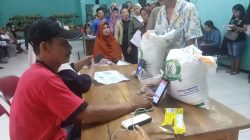 Program Bansos Beras dan Bahan Pangan Tahap Kedua Diberikan kepada 1.093 KPM di Kelurahan Bandar Lor, Kecamatan Mojoroto