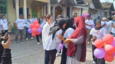 Dekat, Bunda Fey dan Regina saat menyapa warga di Kaliombo