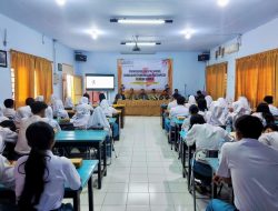 Panwascam Pesantren Goes to School, Mendorong Partisipasi Pemilih Pemula di SMAN 3 Kota Kediri