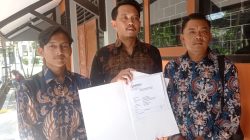 Tim Hukum Paslon Nomor Urut 2 Laporkan Dugaan Pelanggaran APK ke Bawaslu Kediri