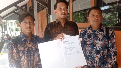 Tim Hukum Paslon Nomor Urut 2, FREN, Laporkan Dugaan Pelanggaran APK ke Bawaslu Kota Kediri