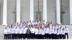 Jelang Purnatugas, Presiden Jokowi dan Ibu Iriana Berpamitan dengan Keluarga Besar Istana