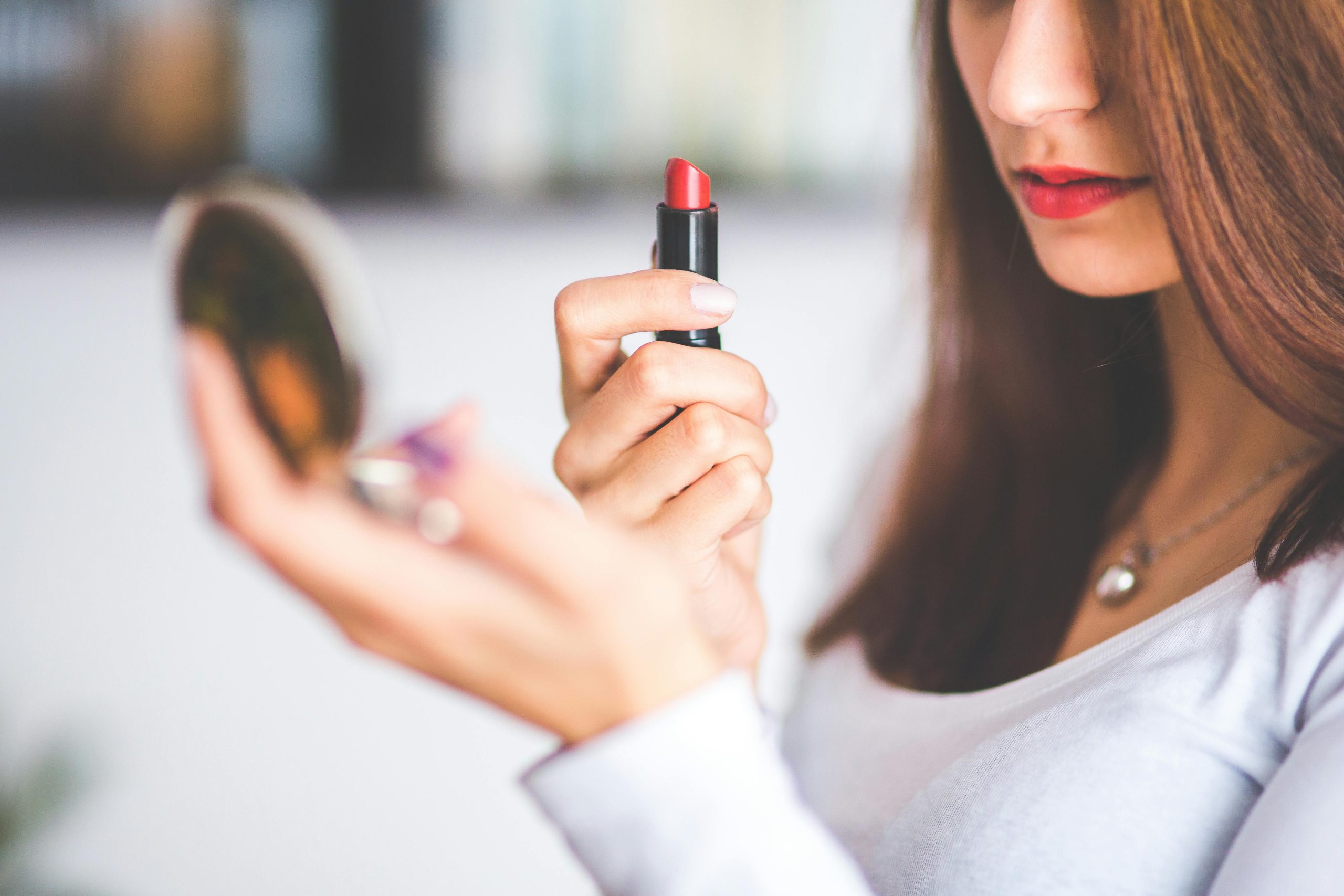 15 Rekomendasi Lip Cream Super Ringan dan Pigmented, Cocok untuk Para Wanita Karir!