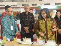 Pj Wali Kota Kediri Terima Penghargaan pada Award Peduli Ketahanan Pangan