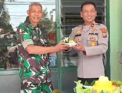 HUT TNI ke-79, Kapolsek Pesantren Kota Kediri Beri Kejutan Koramil Pesantren