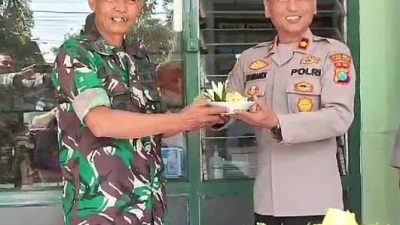 HUT TNI ke-79, Kapolsek Pesantren Kota Kediri Beri Kejutan Koramil Pesantren