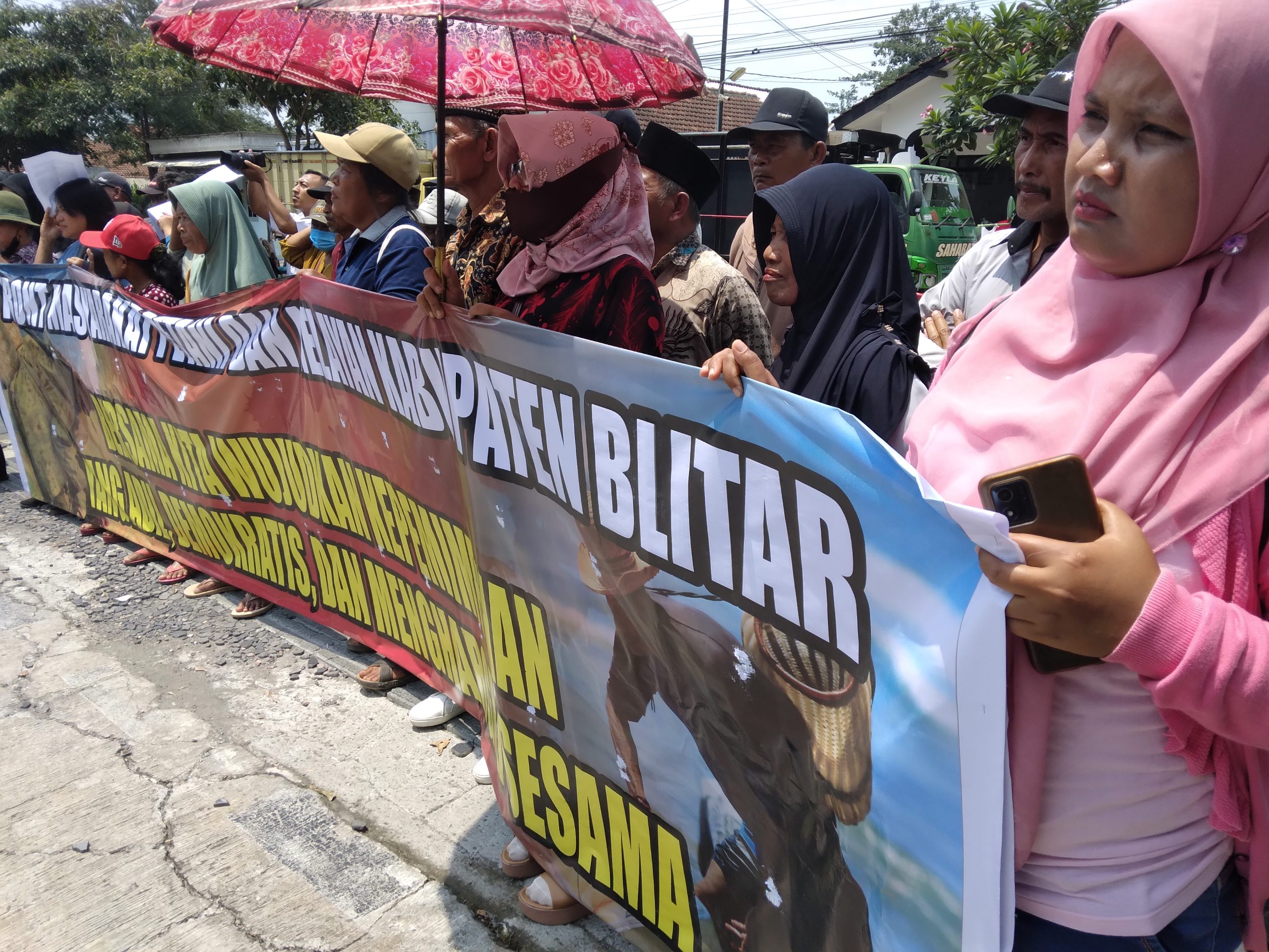 Ratusan Massa FMPN Desak Usut Tuntas Kasus Surat Palsu KPK di Blitar