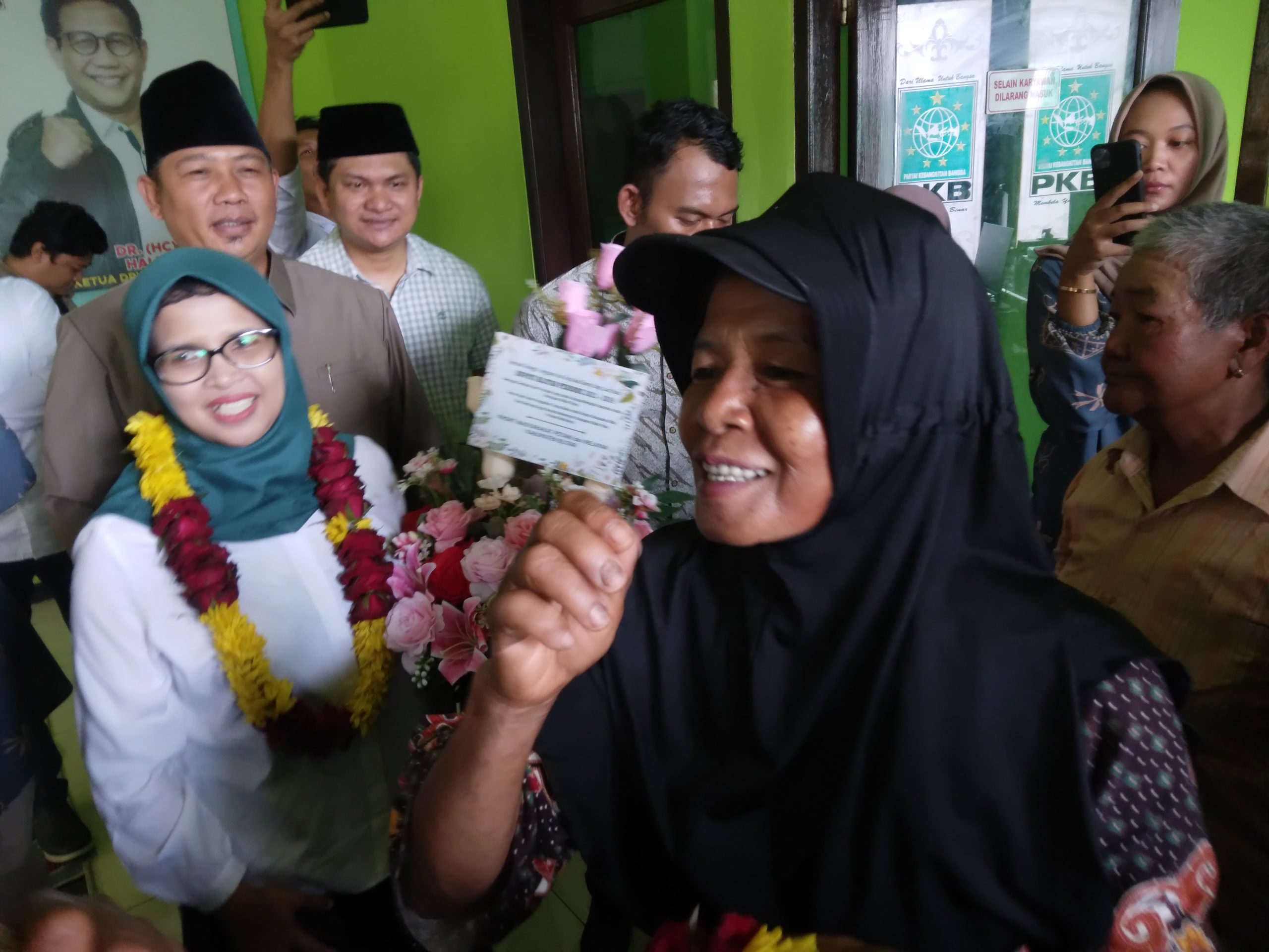 Calon Bupati Rini Syarifah Raih Dukungan dari Penerima Program PTSL dan Redistribusi Tanah