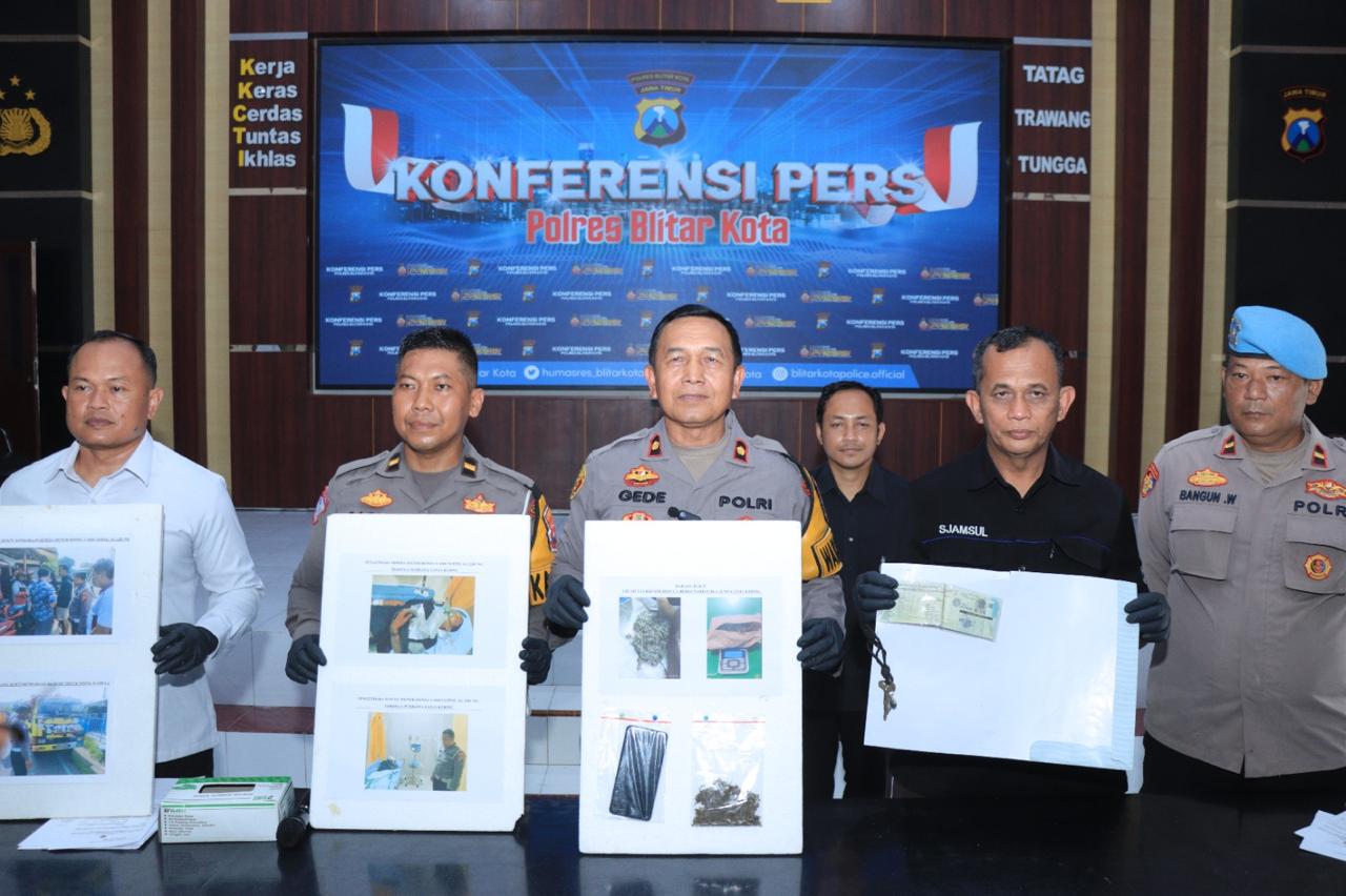 Kecelakaan di Blitar Ungkap Penemuan Ganja di Sepeda Motor