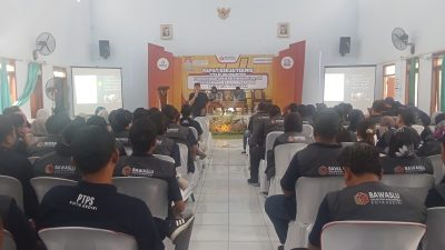 Rapat Kerja Teknis PTPS se-Kecamatan Pesantren, Penggunaan Aplikasi Siwaslih untuk Pengawasan Pemilu