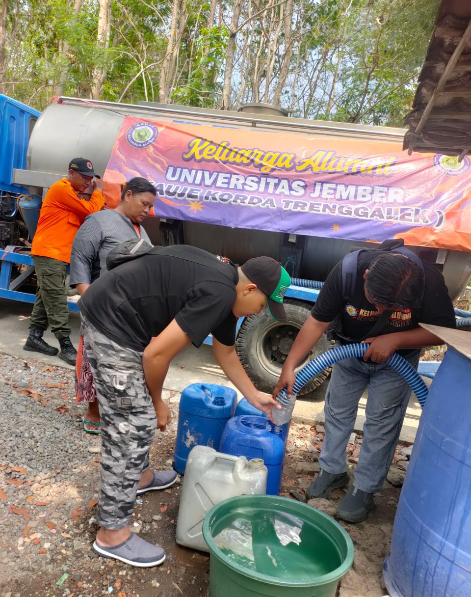 KAUJE Distribusikan Air Bersih ke Trenggalek untuk Bantu Warga Terdampak Kekeringan