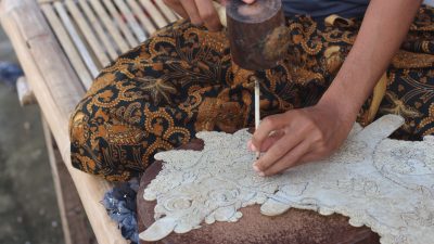 Cerita Perajin Wayang Muda Asal Trenggalek, Terinspirasi Sang Ayah dalam Melestarikan Budaya