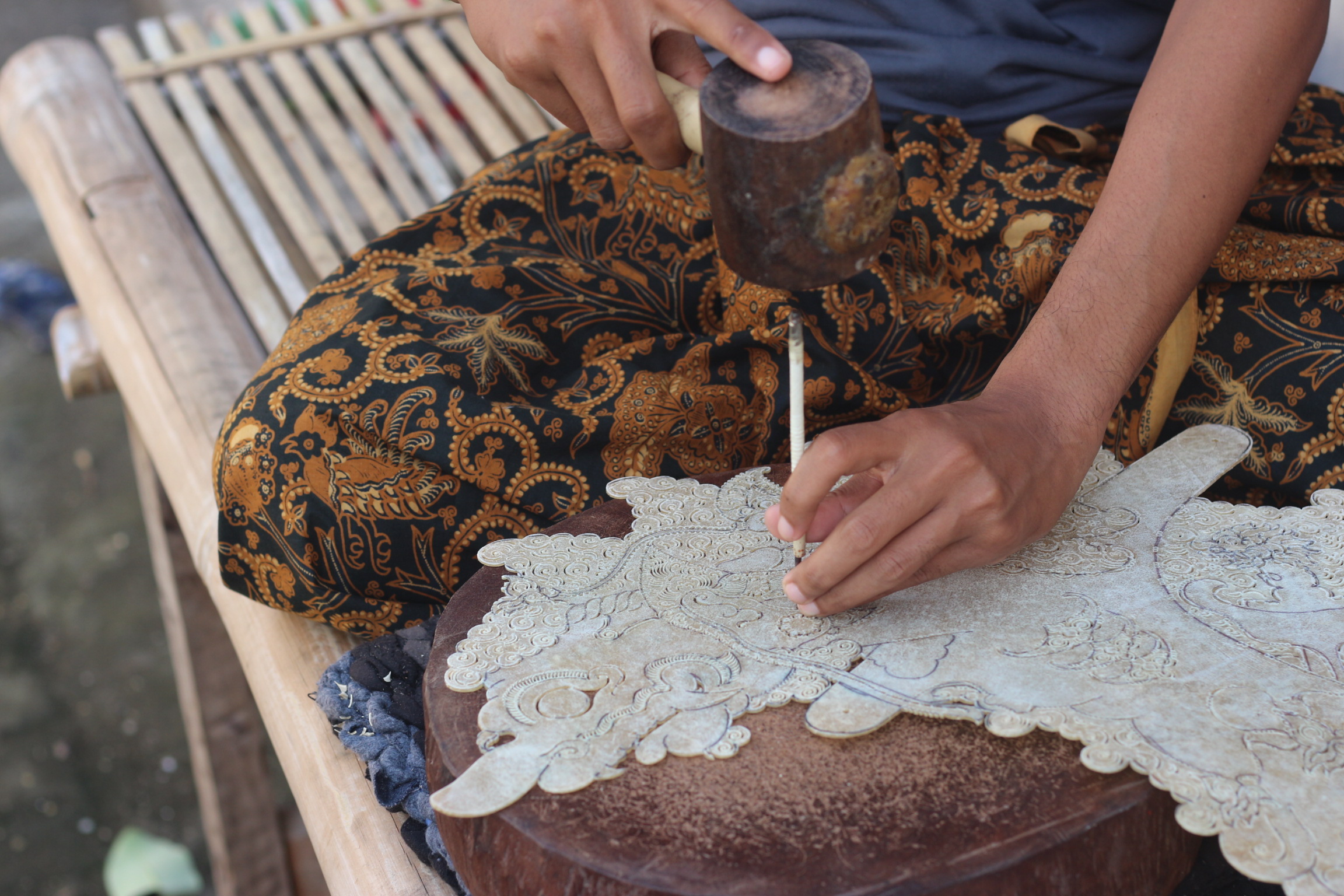 Cerita Perajin Wayang Muda Asal Trenggalek, Terinspirasi Sang Ayah dalam Melestarikan Budaya