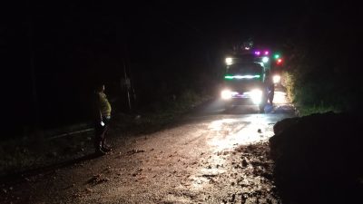 Longsor Material Bebatuan di Jalan Raya Kampak-Munjungan, BPBD Trenggalek Imbau Warga Waspada