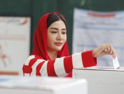 Nyoblos Didampingi Istri, Mas Ipin Harapkan Pilkada 2024 Beri Manfaat untuk Masyarakat Trenggalek