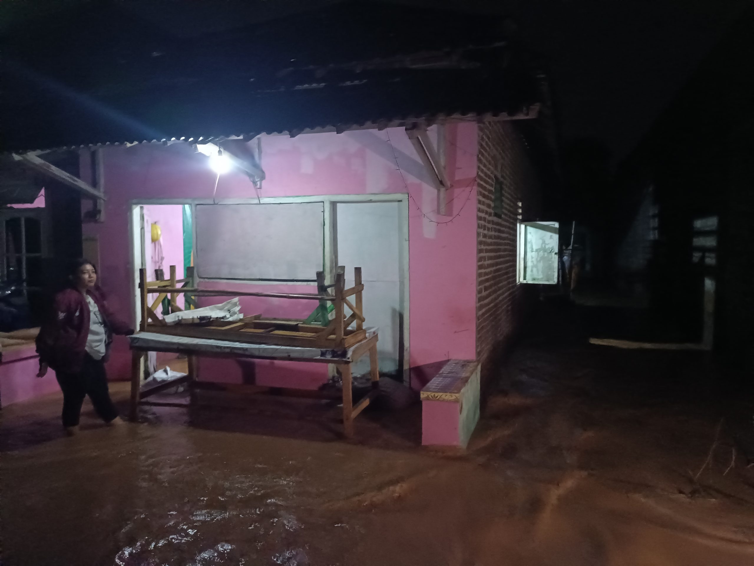 Banjir Terparah di Bakalan Grogol, Puluhan Warga Terpaksa Mengungsi