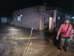 Hujan Lebat Sebabkan Tanggul Sungai Jebol, Puluhan Rumah di Kediri Terendam Banjir